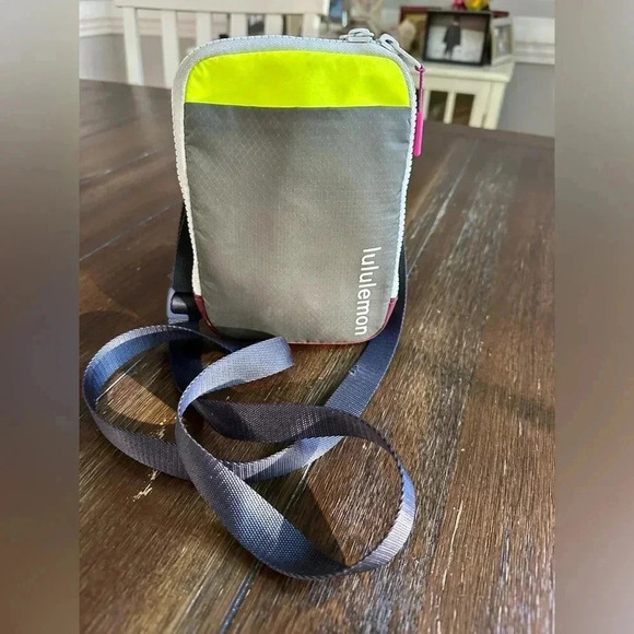 Lululemon easy access cross body bag - Picture 10 of 12